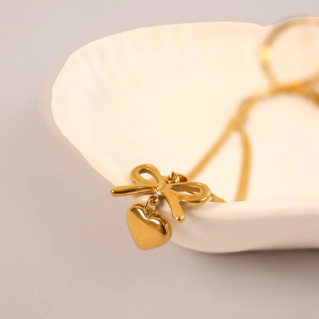 Prestalla gold bow and puffy heart necklace